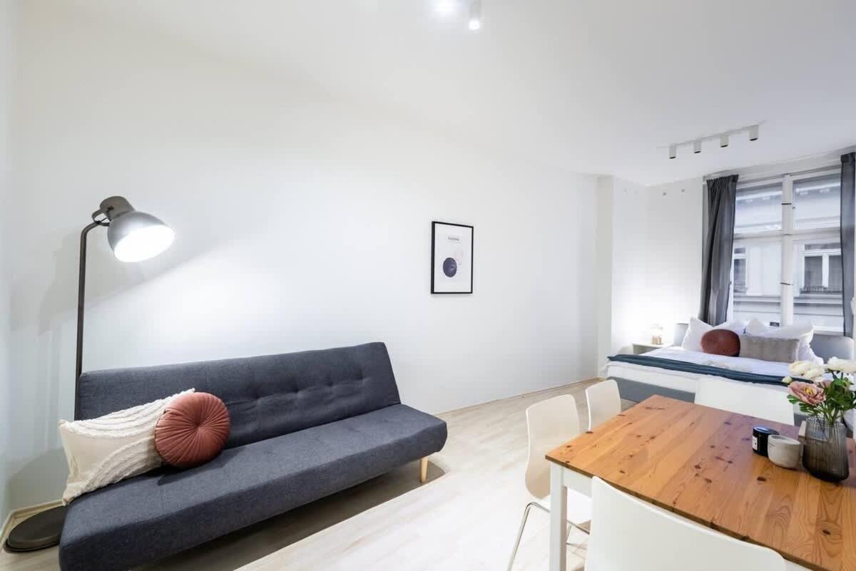 Vast Old Town For 3 Apartment